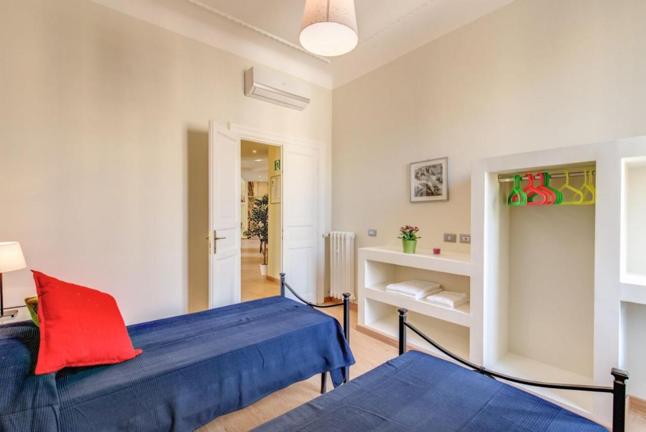 Lovely 4-bedroom apartment 30m SanGiovanni metro Rome Buitenkant foto