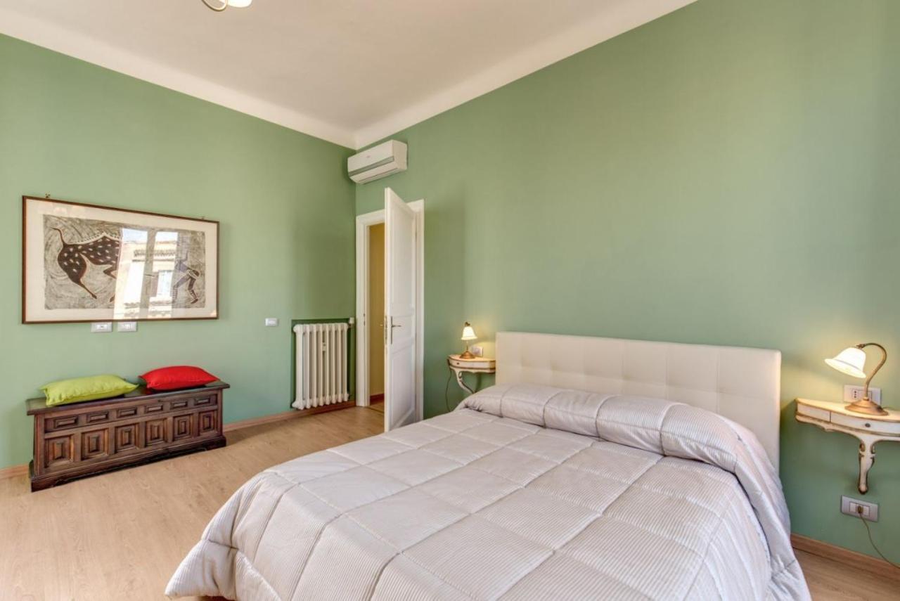 Lovely 4-bedroom apartment 30m SanGiovanni metro Rome Buitenkant foto