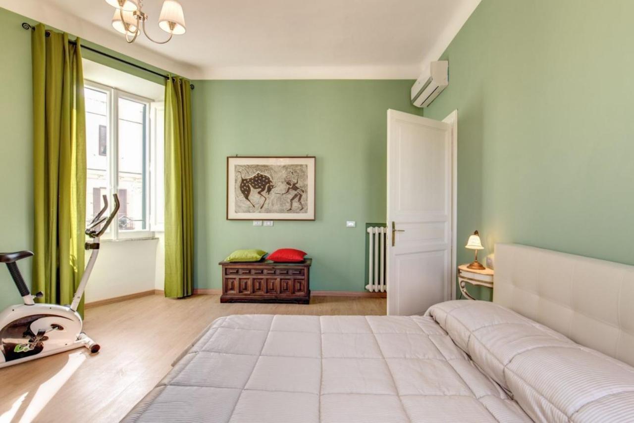 Lovely 4-bedroom apartment 30m SanGiovanni metro Rome Buitenkant foto