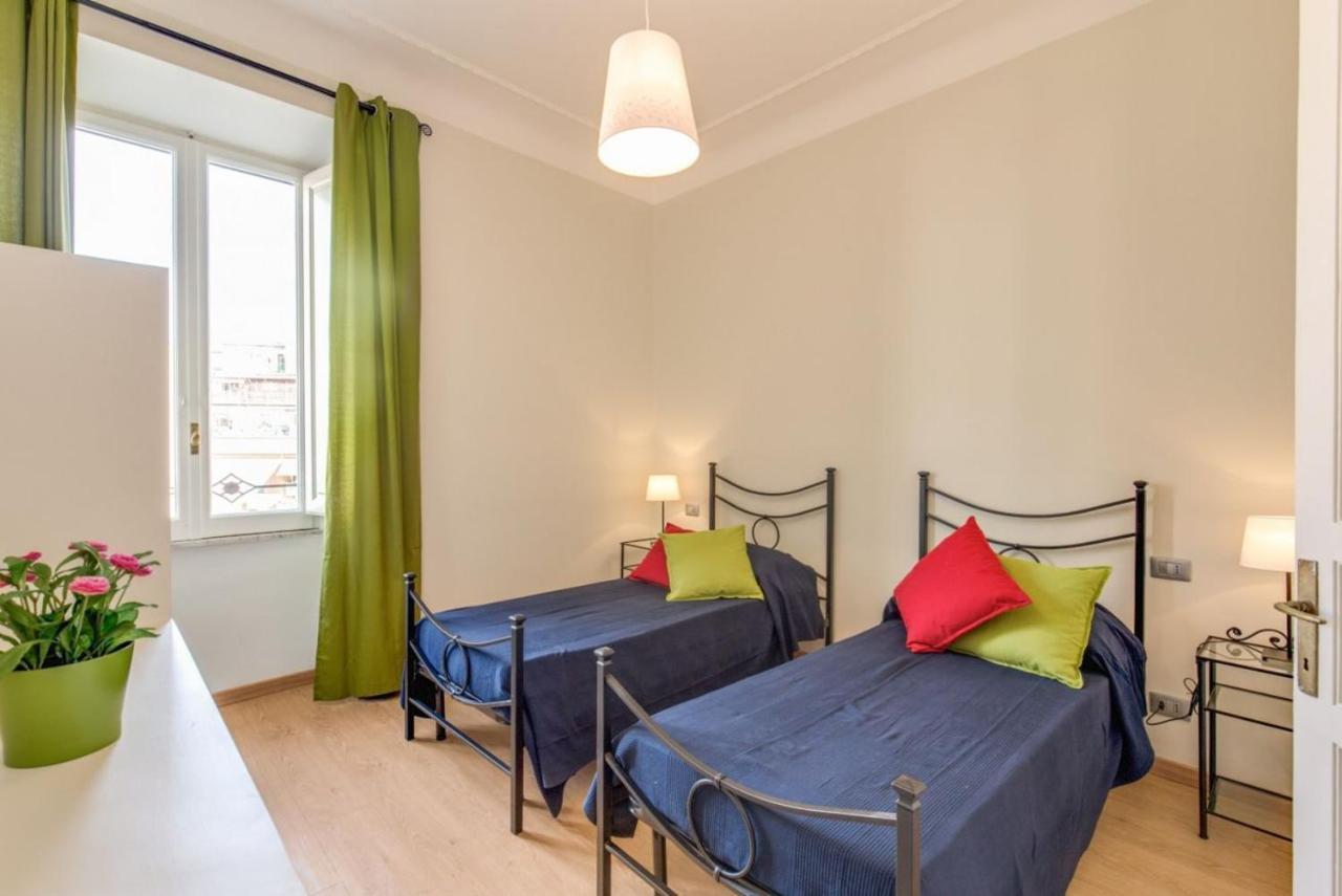 Lovely 4-bedroom apartment 30m SanGiovanni metro Rome Buitenkant foto